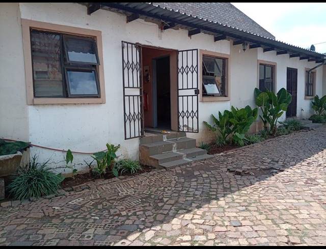 7 BEDROOM APARTMENT FOR SALE IN PROTEA GLEN